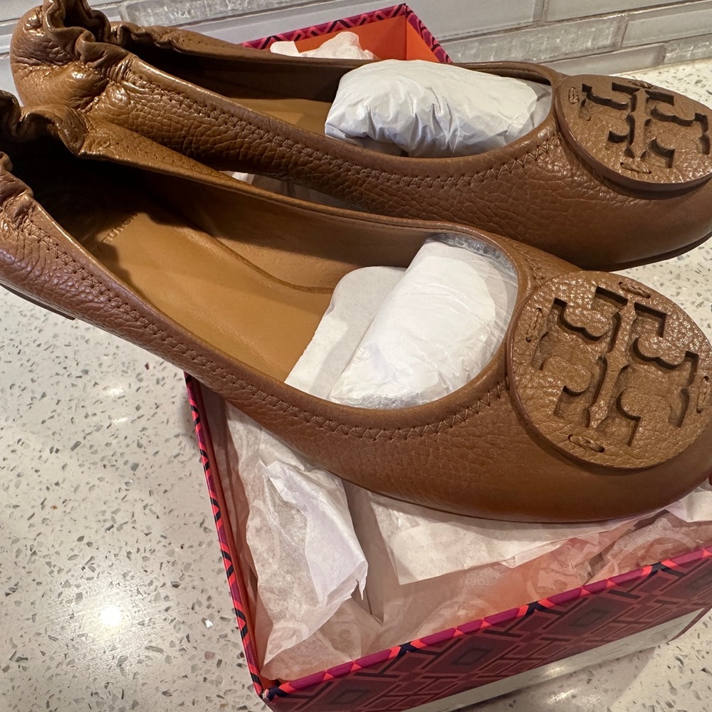 NEW Tory Burch Brown Leather Flats with Signature Logo
